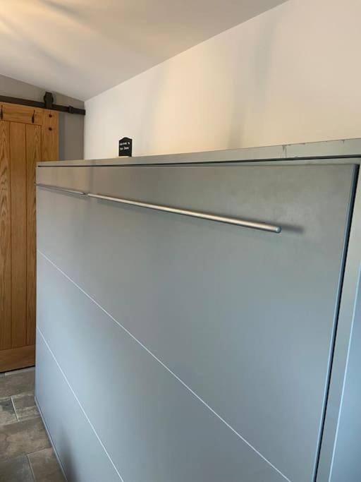 Adorable Bedsit For You, Partner And Your Pet! Stepaside  المظهر الخارجي الصورة